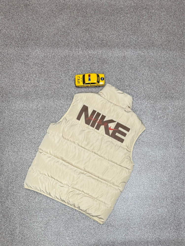 Жилетка бежевая