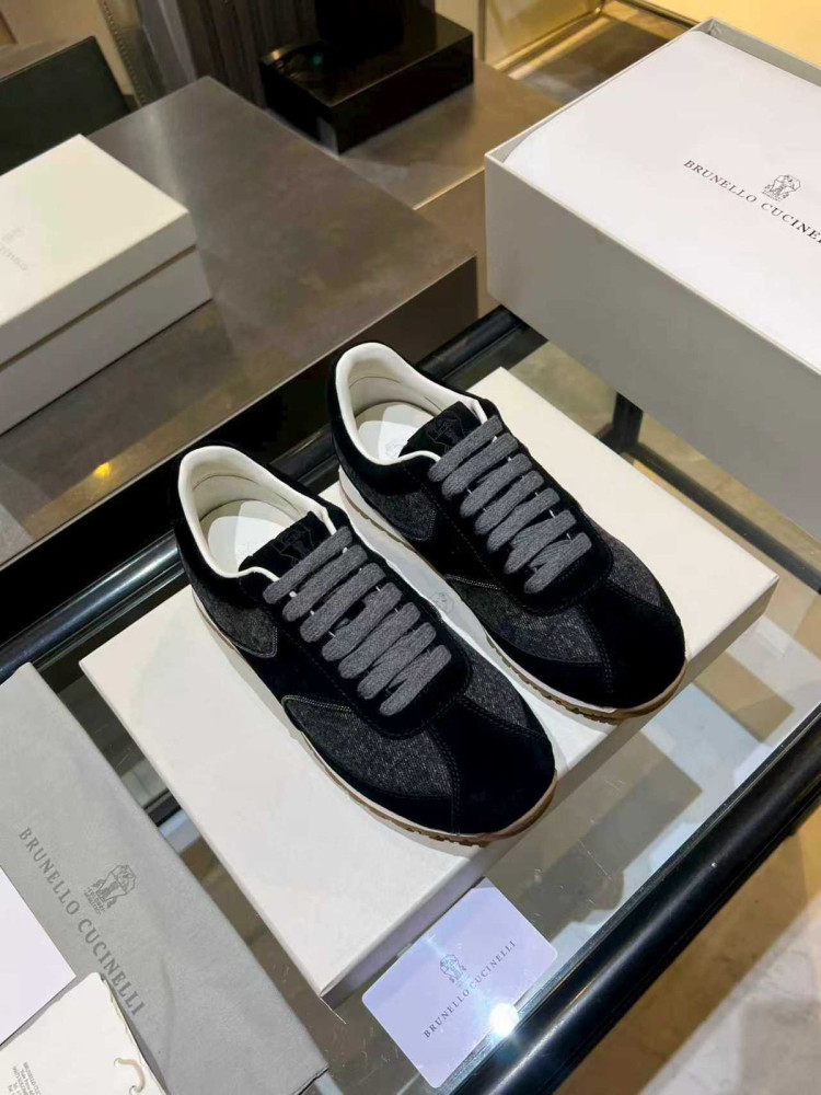 Кроссовки женские черные