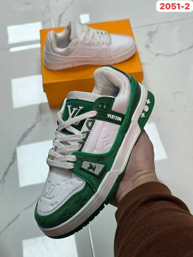 Кроссовки зеленые