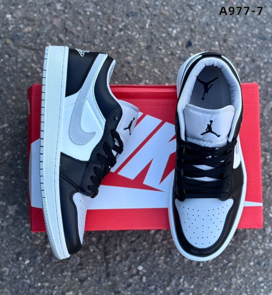 Кроссовки черные