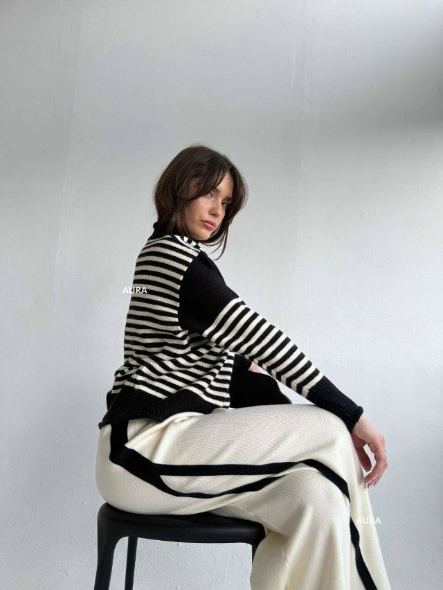 Женская кофта черная