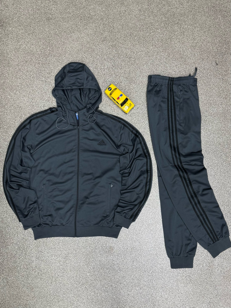 Мужской костюм серый