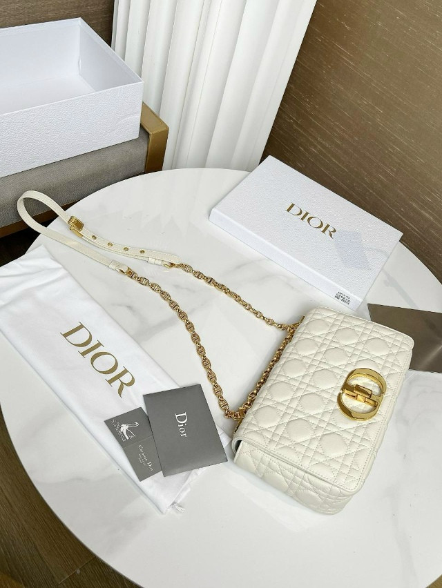 Женская Сумка Качество Premium New Collection Состав: 100% Телячья кожа купить в Интернет-магазине Садовод База - цена 23000 руб Садовод интернет-каталог
