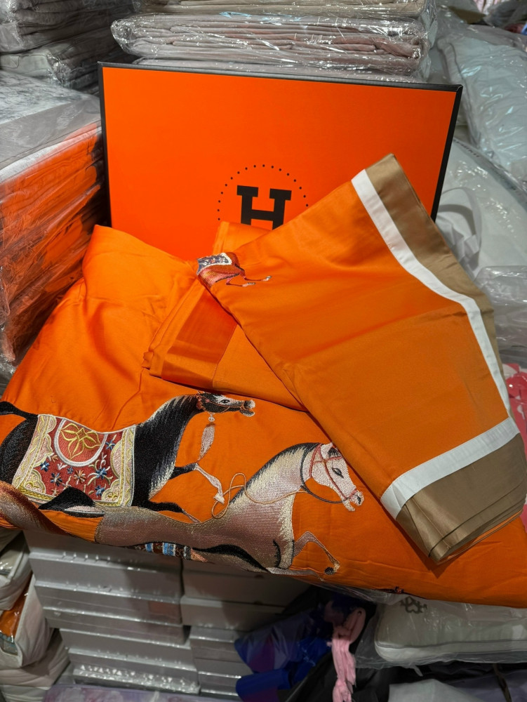 Комплект люкс сатин с вышивкой купить в Интернет-магазине Садовод База - цена 6500 руб Садовод интернет-каталог