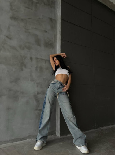 Джинсы 👖 имитация вывернутых джинс, сверху на одной половине  рваные шорты  и карман🎊 🏄🏽‍♀️ САДОВОД официальный интернет-каталог