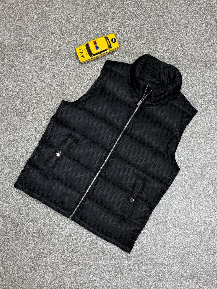 Жилетка черная