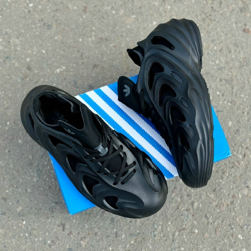 Кроссовки черные