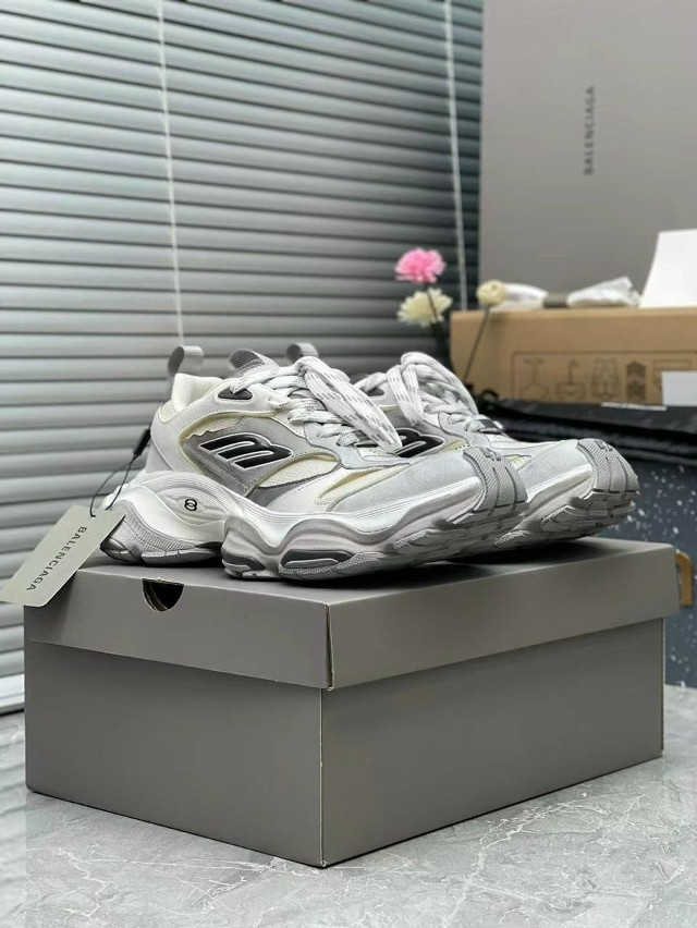 Кроссовки женские серые купить в Интернет-магазине Садовод База - цена 12000 руб Садовод интернет-каталог