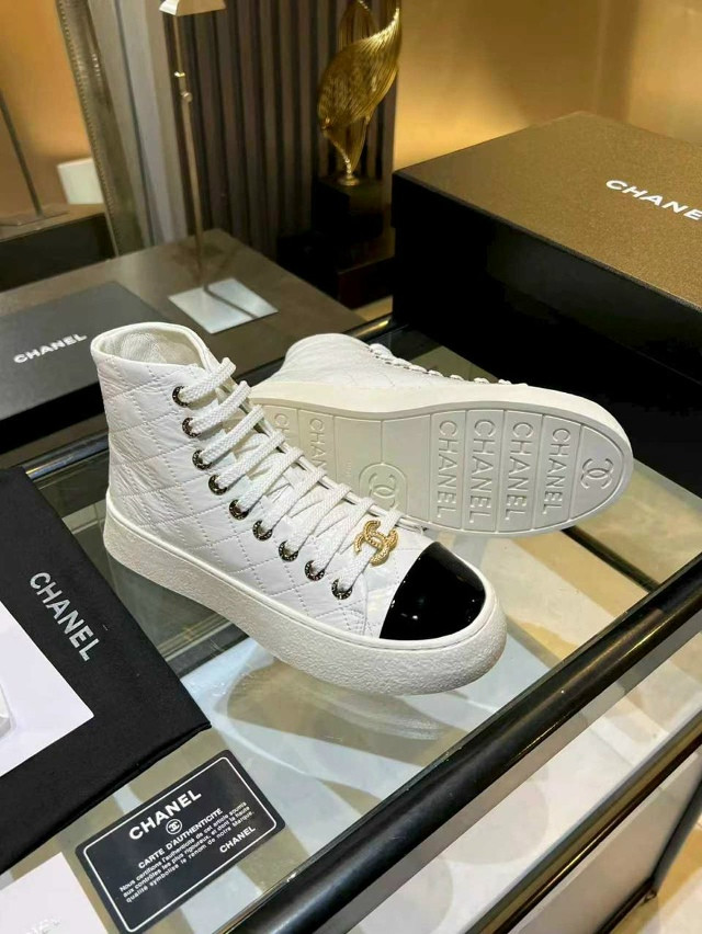 Кроссовки женские белые купить в Интернет-магазине Садовод База - цена 12000 руб Садовод интернет-каталог