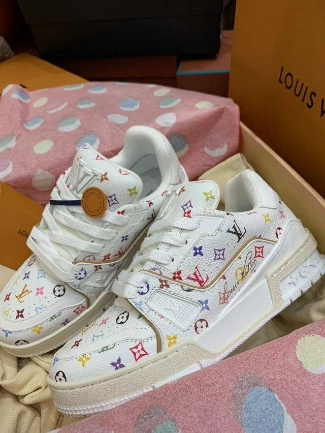 Кроссовки женские белые купить в Интернет-магазине Садовод База - цена 20500 руб Садовод интернет-каталог