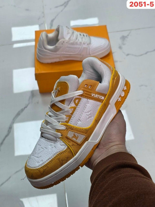 Кроссовки оранжевые