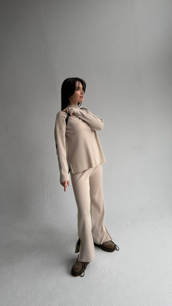 Женский костюм коричневый