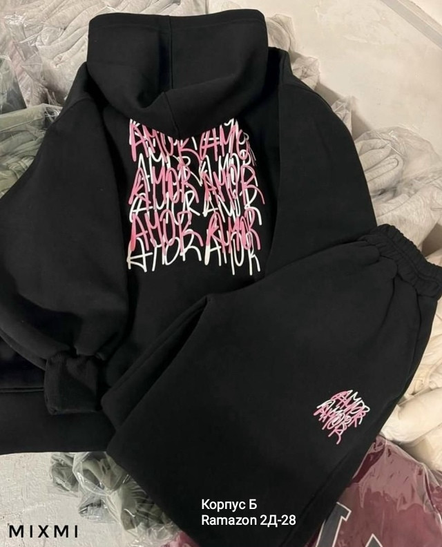 Женский костюм черный