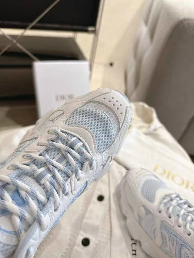 Кроссовки женские белые купить в Интернет-магазине Садовод База - цена 15500 руб Садовод интернет-каталог