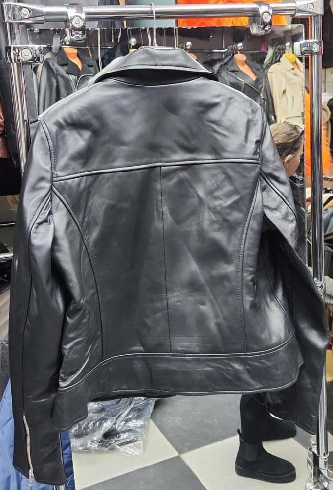 Куртка женская черная купить в Интернет-магазине Садовод База - цена 23000 руб Садовод интернет-каталог