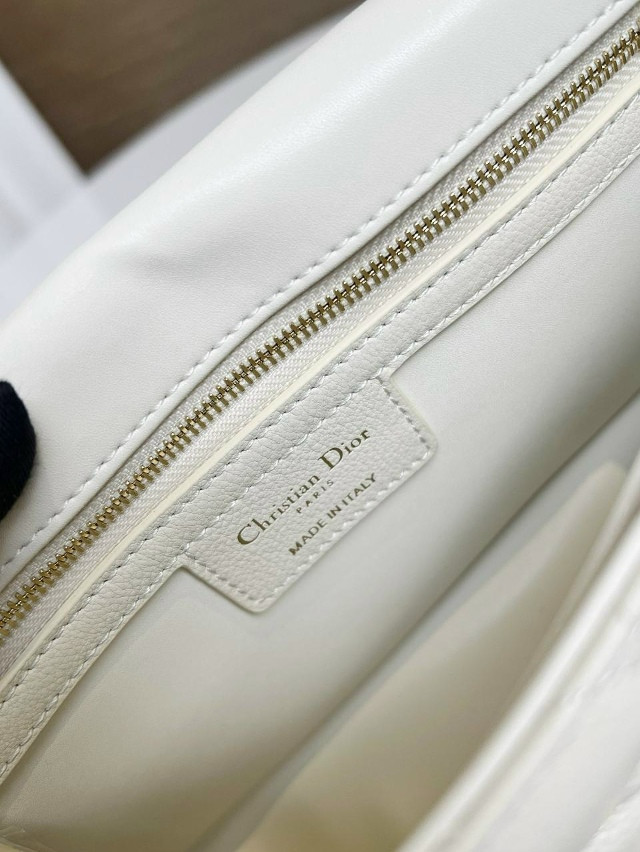 Женская Сумка Качество Premium New Collection Состав: 100% Телячья кожа купить в Интернет-магазине Садовод База - цена 23000 руб Садовод интернет-каталог