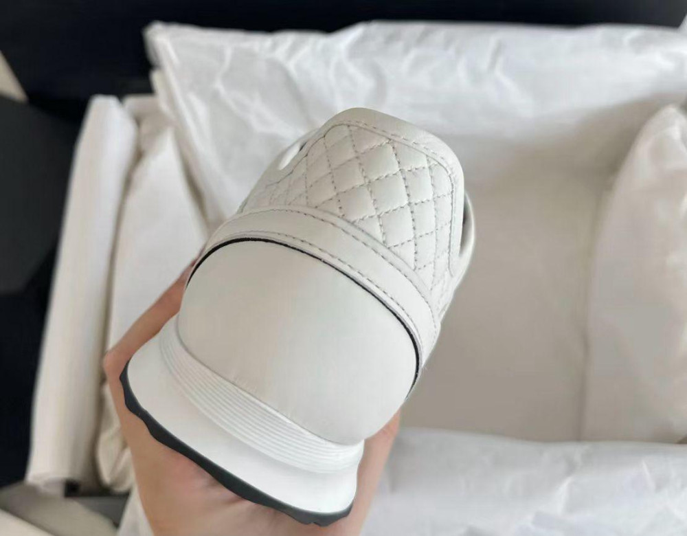 Кроссовки женские белые купить в Интернет-магазине Садовод База - цена 12000 руб Садовод интернет-каталог