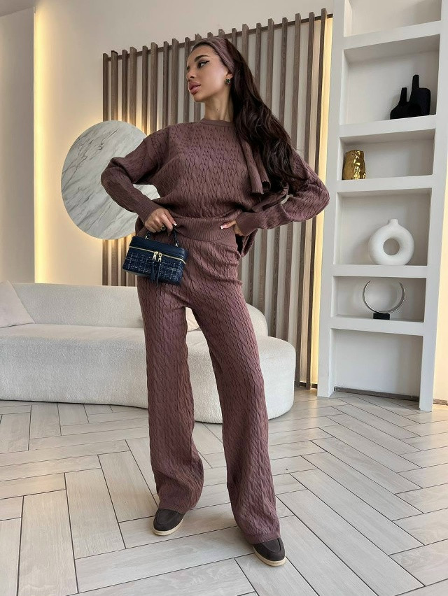 Женский костюм коричневый