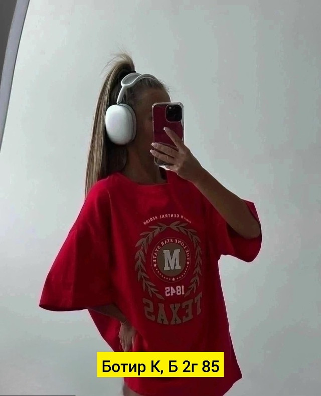 Женская футболка красная