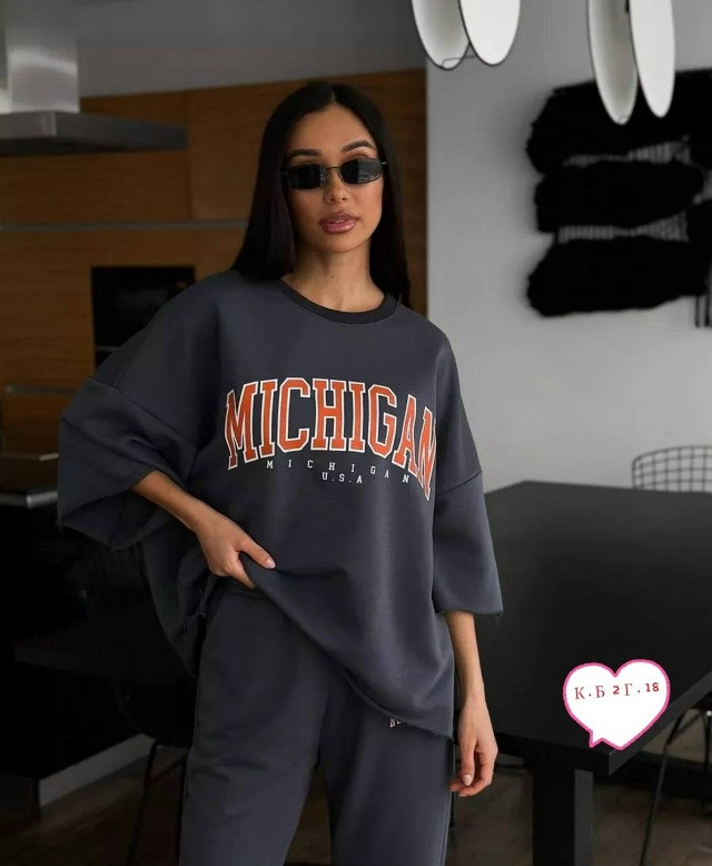 Женский костюм черный