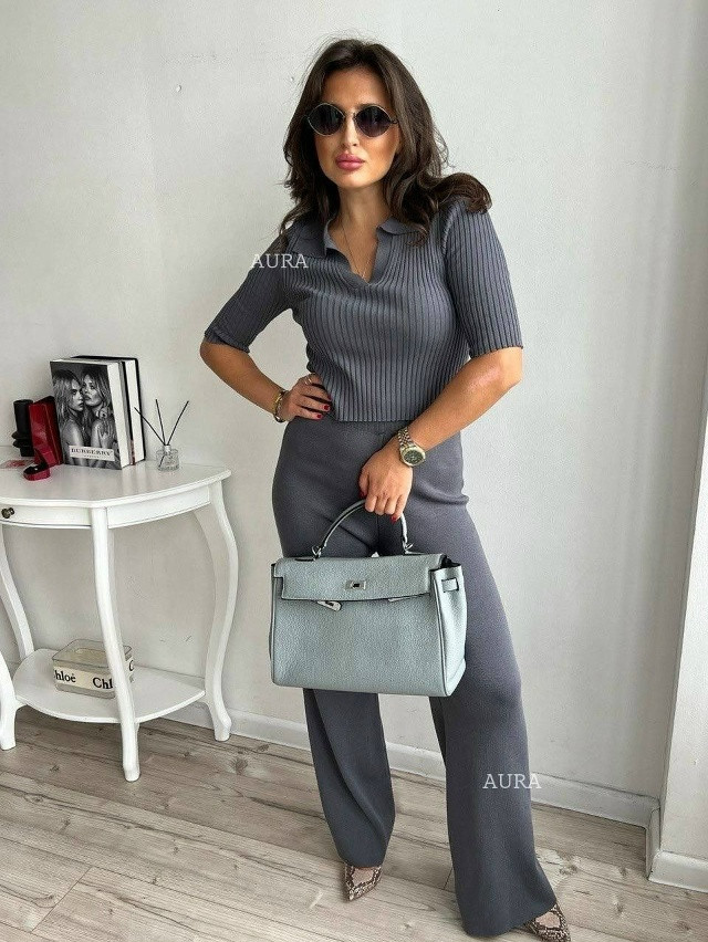 Трикотажный брючный костюм