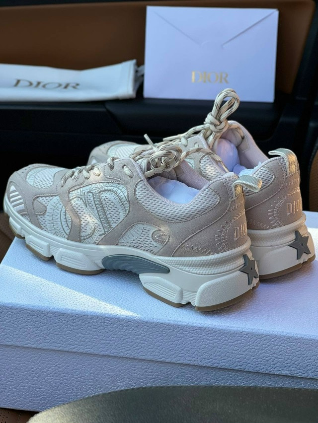 Кроссовки женские бежевые купить в Интернет-магазине Садовод База - цена 15500 руб Садовод интернет-каталог