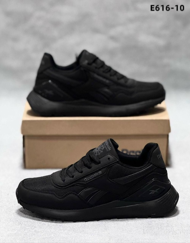 Кроссовки черные