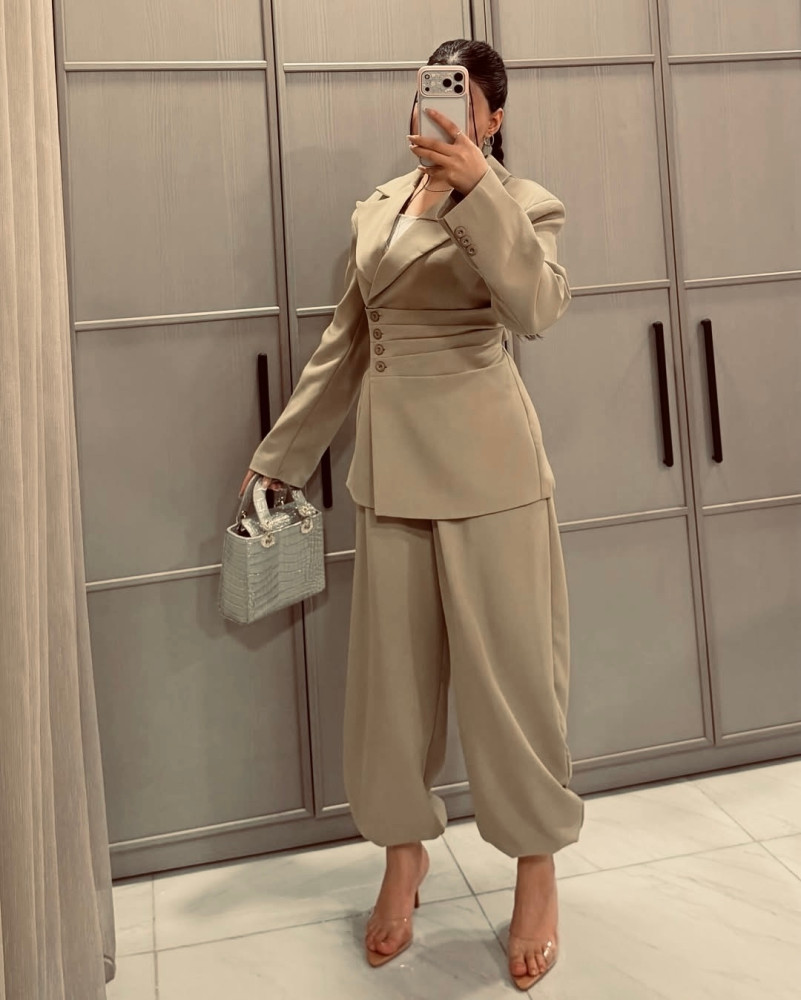 Женский костюм бежевый купить в Интернет-магазине Садовод База - цена 2800 руб Садовод интернет-каталог