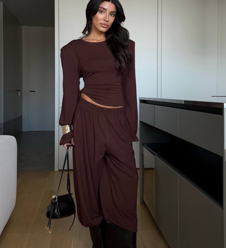 Женский костюм коричневый