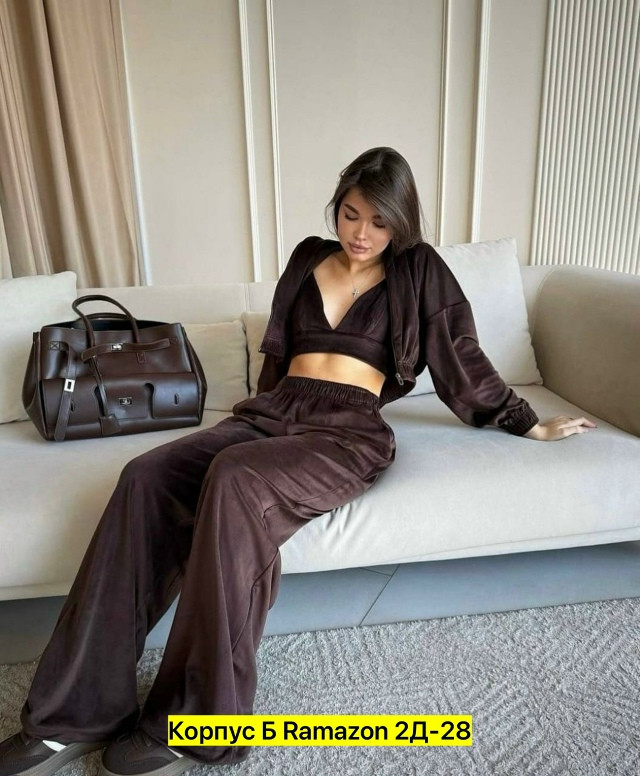 Женский костюм коричневый