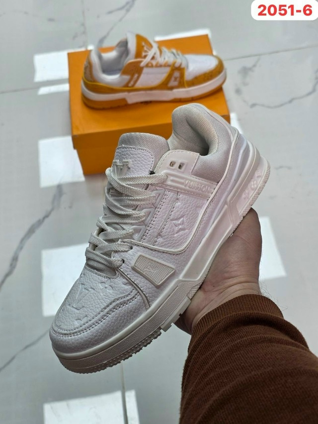 Кроссовки белые