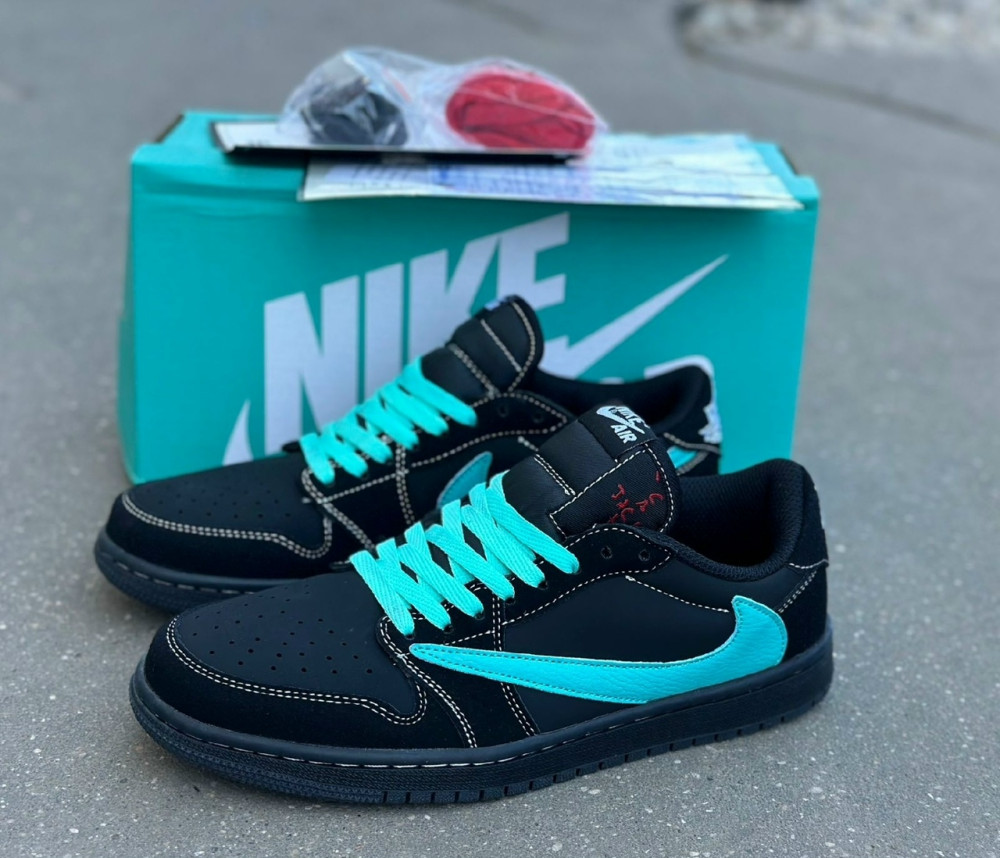 Кроссовки черные