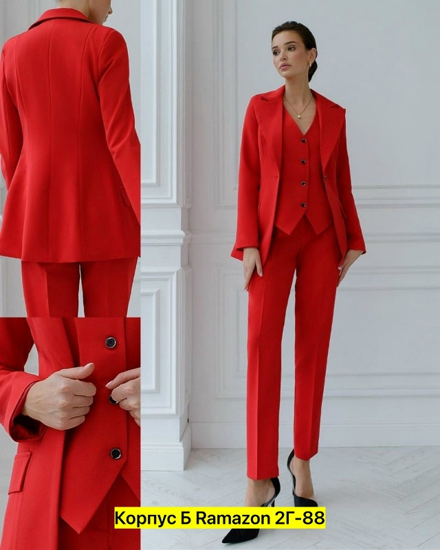Женский костюм красный