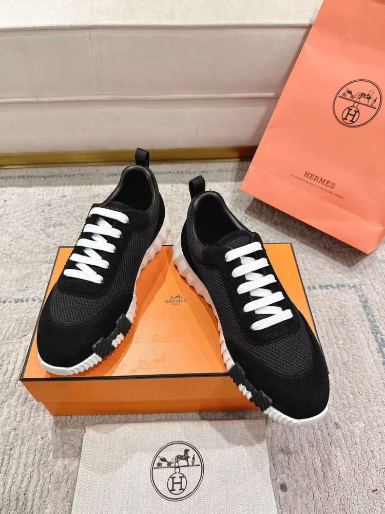 Кроссовки женские черные