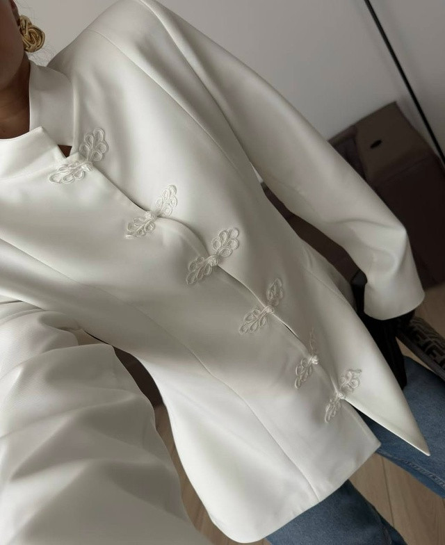 Женский пиджак белый