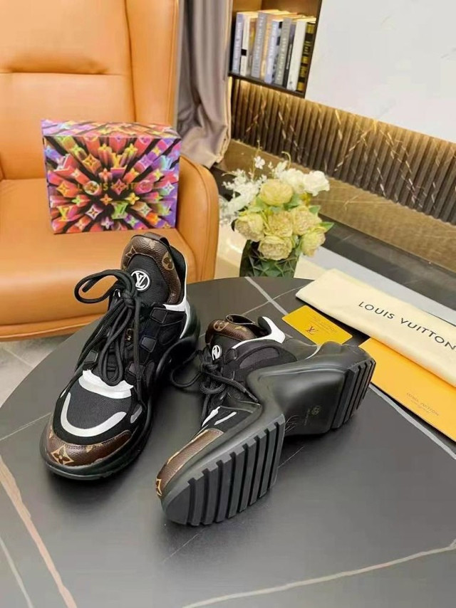 Кроссовки женские черные купить в Интернет-магазине Садовод База - цена 7500 руб Садовод интернет-каталог