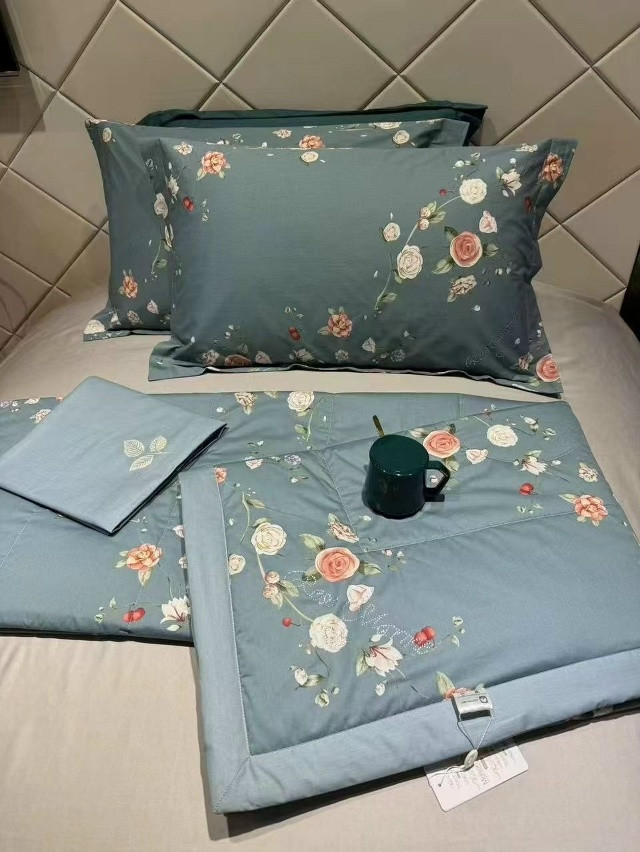 Постельное белье с готовым одеялом ❤️ купить в Интернет-магазине Садовод База - цена 3600 руб Садовод интернет-каталог