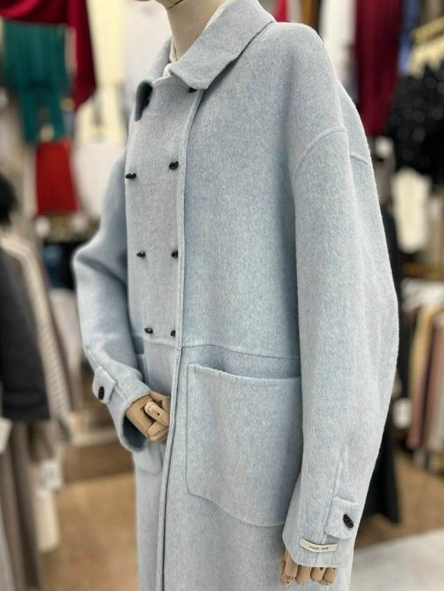 Женское пальто голубое