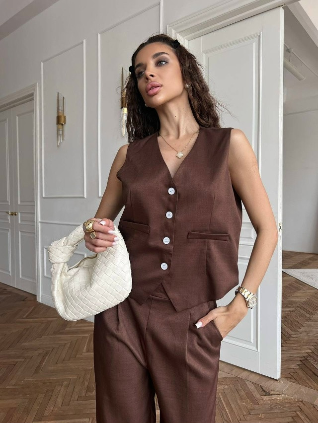 Женский костюм коричневый