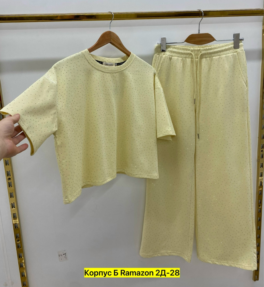 Женский костюм желтый