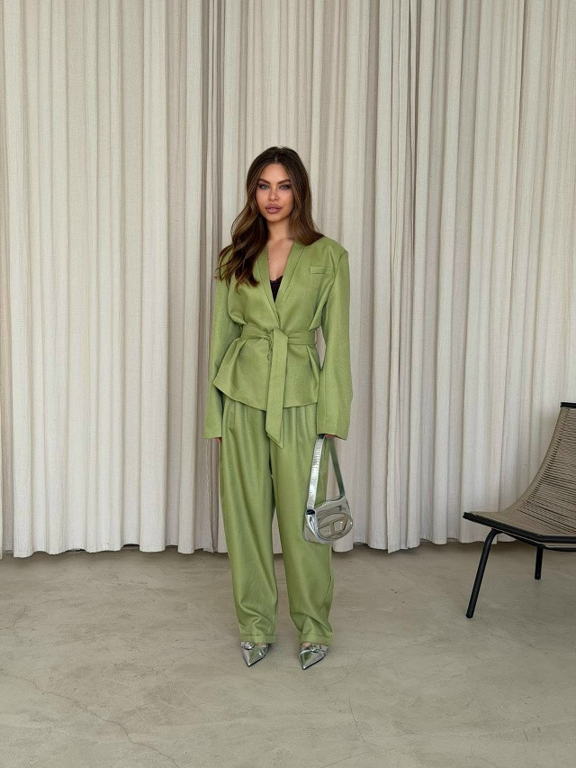 Женский костюм зеленый