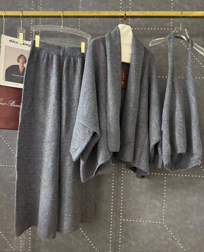 Спортивный женский костюм серый купить в Интернет-магазине Садовод База - цена 3100 руб Садовод интернет-каталог