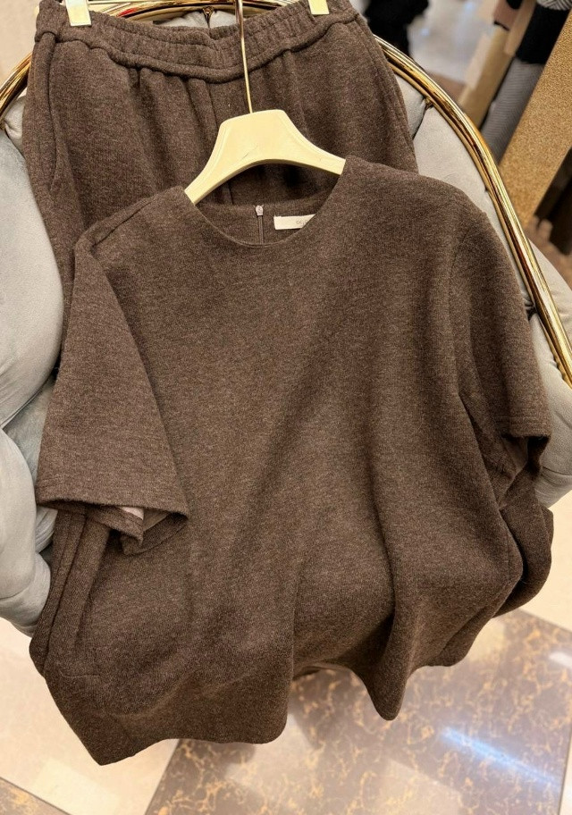 Женский костюм коричневый