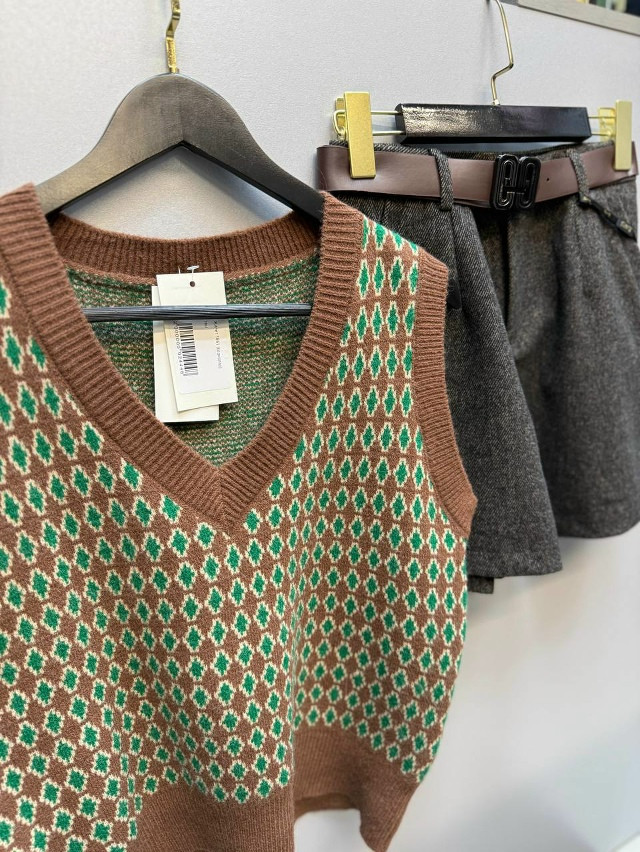 Жилетка женская коричневая купить в Интернет-магазине Садовод База - цена 900 руб Садовод интернет-каталог