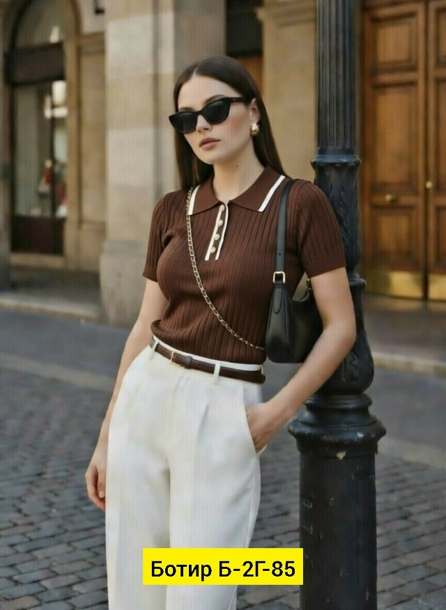 Женская футболка коричневая