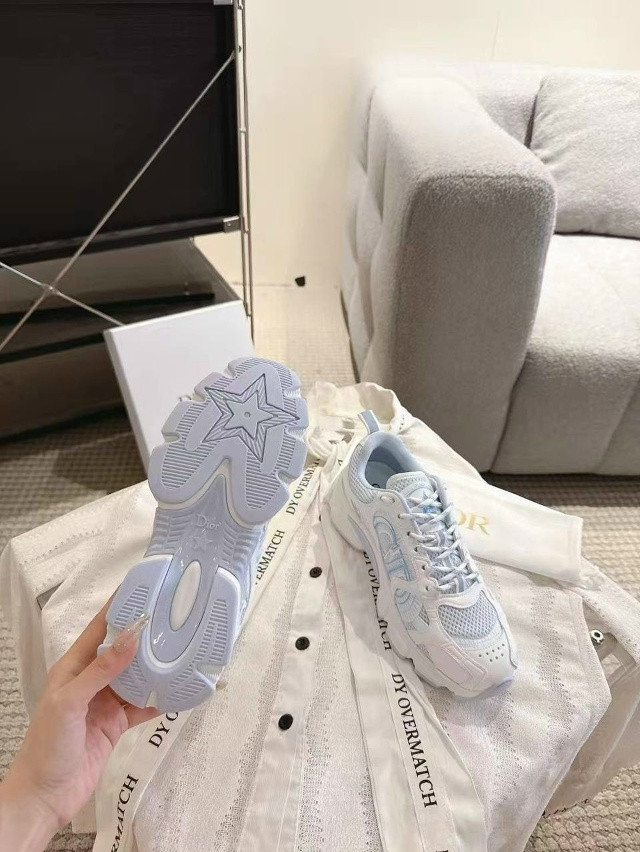 Кроссовки женские белые купить в Интернет-магазине Садовод База - цена 15500 руб Садовод интернет-каталог