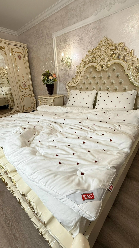 Одеяло зимнее с вышитыми сердечками купить в Интернет-магазине Садовод База - цена 3000 руб Садовод интернет-каталог