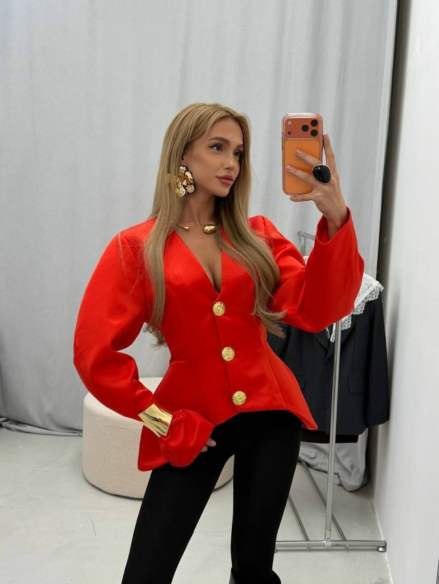 Женский пиджак красный