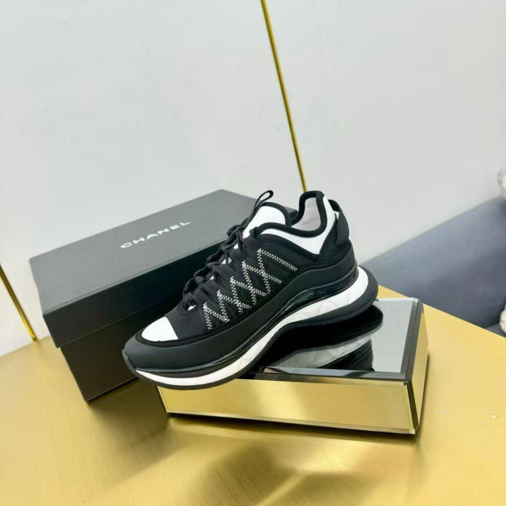 Кроссовки женские черные