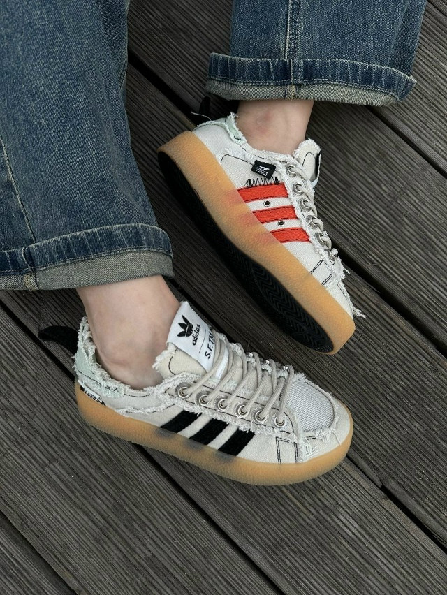 Кроссовки белые